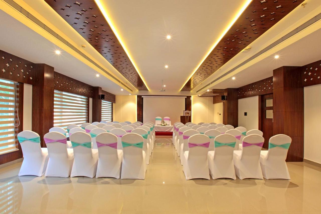 Hotel Ceasar Palace Thodupuzha Exterior foto